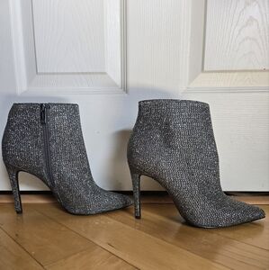 NBW Jessica Simpson Pelina Silver Ankle Boots 8